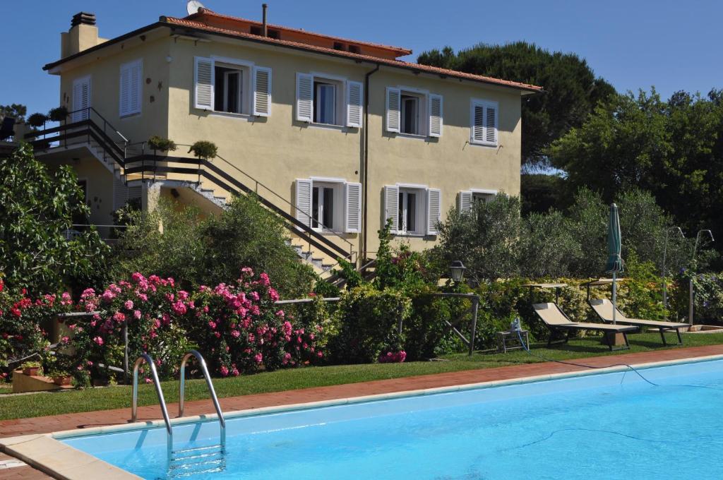 Hotel Tirrena Bike & Country Hotel Portoferraio Exterior photo